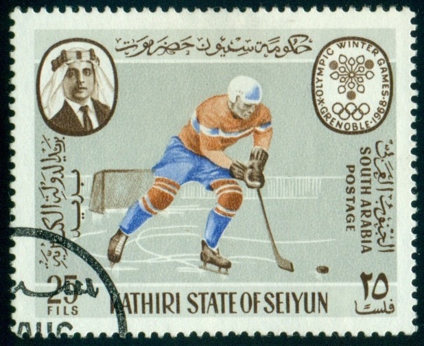KATHIRI STATE OF SEIYUN. hokejista na olympiádě má krátkou hokejku