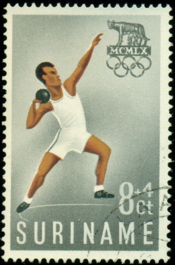 SURINAM. olympijský koulař stojí mimo kruh